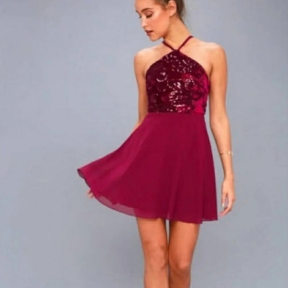 NWT Lulu’s Burgundy sequence short dress Sz medium - Picture 1 of 8